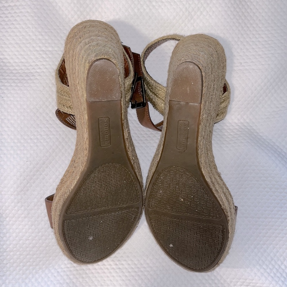 Tan wedge sandals. Excellent condition! - Picture 4 of 4